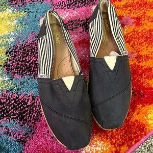 Tom’s Women’s Nautical Stripe Espadrilles Size 9